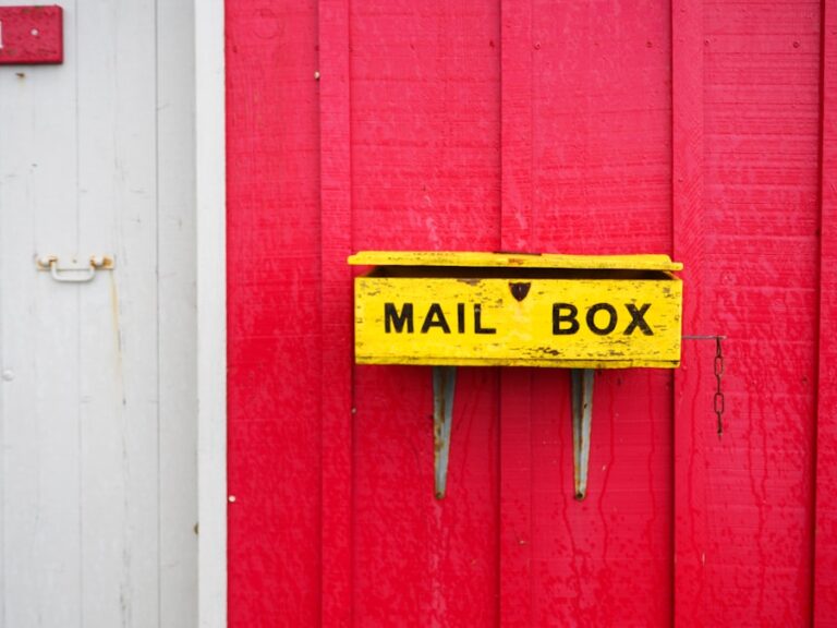 Cum sa recunosti emailurile false si sa le eviti