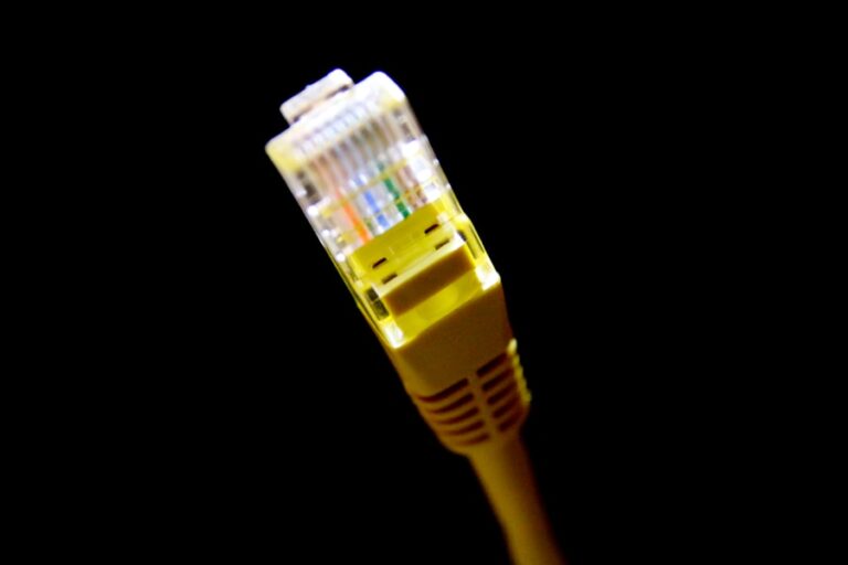 Cum sa-ti protejezi retelele de internet de atacuri externe