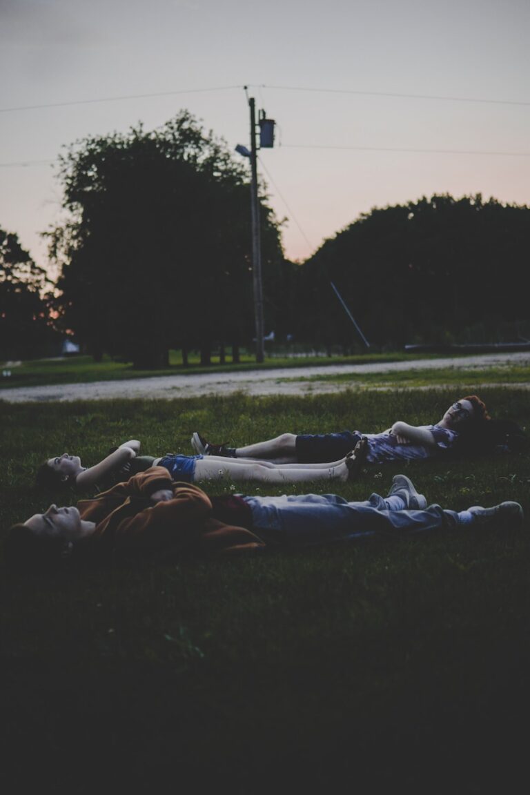 Vise despre prietenii vechi și ce semnificație au pentru relațiile tale din prezent