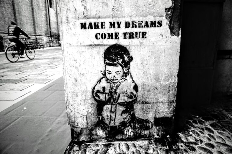 Cum să interpretezi un vis în care pierzi dinții și ce simbolizează acest vis