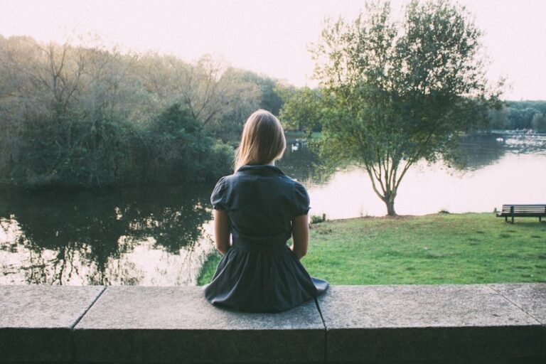 Sfaturi pentru a deveni mai conștient de gândurile tale și de impactul lor asupra vieții tale