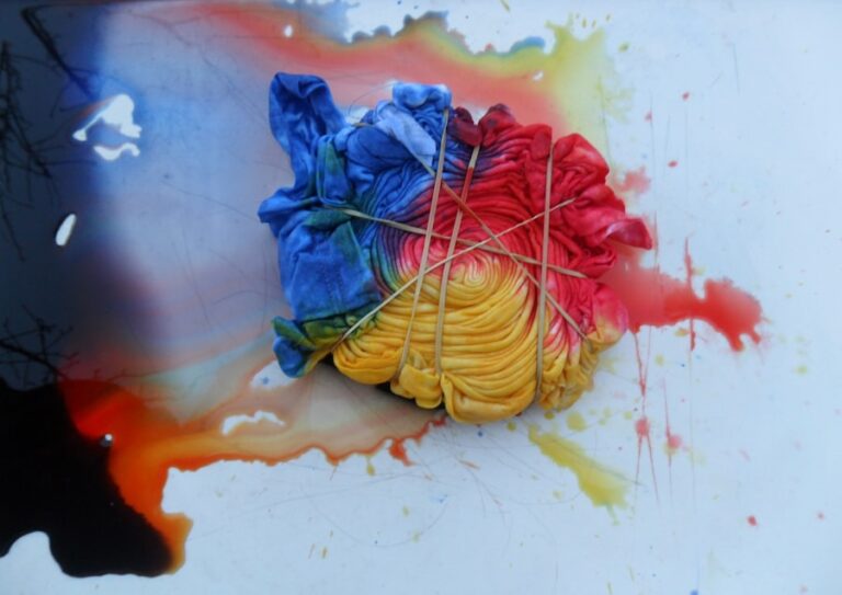 Cum să îți îmbunătățești creativitatea și să găsești soluții inovative