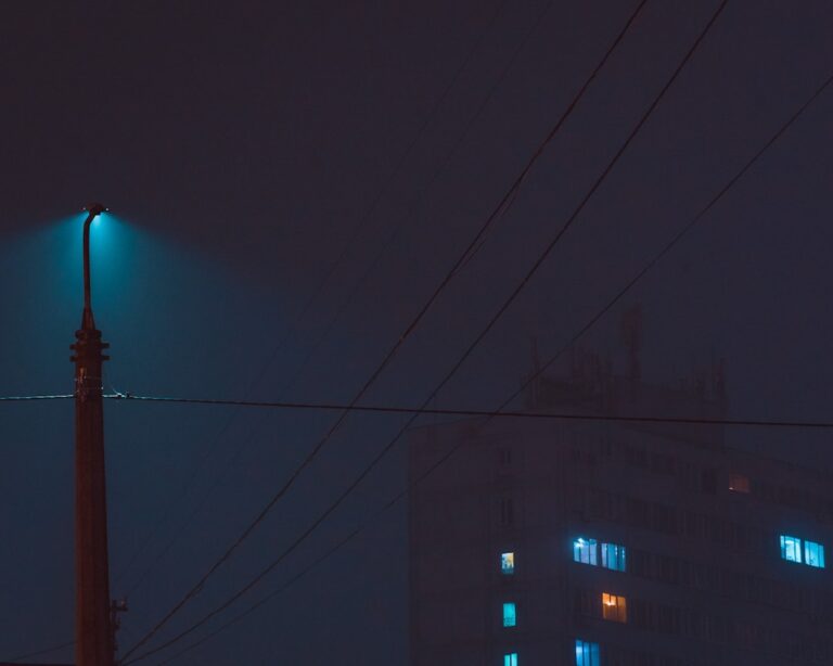 ține-mi sau ținemi – Cum se scrie corect