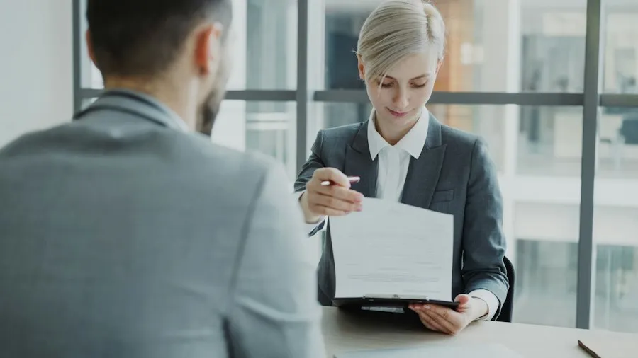 Photo how to read a contract guide